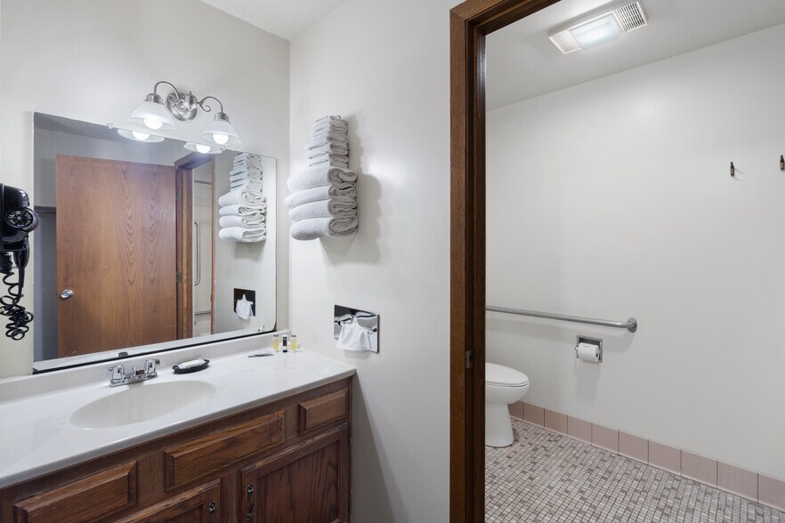 More Photos Of 4712 220th Trl, Amana Hotel For Sale