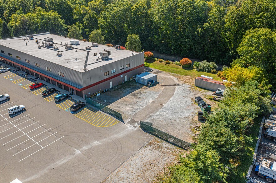 More Photos Of 999 Willow Grove St, Hackettstown Warehouse For Lease