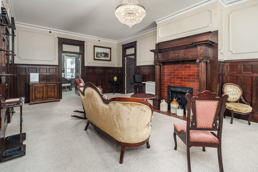 More Photos Of 738 E Main St, Belhaven Hotel For Sale