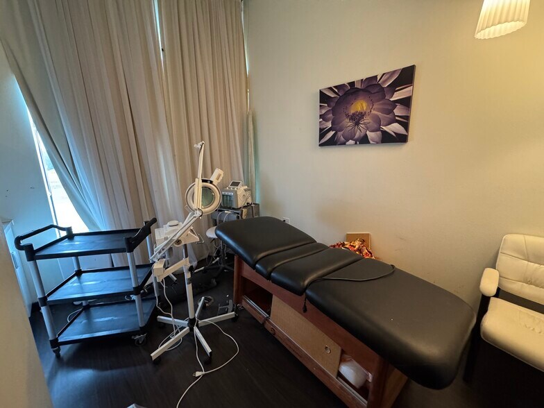 More Photos Of 2140 W Grande Blvd, Tyler Medical For Lease