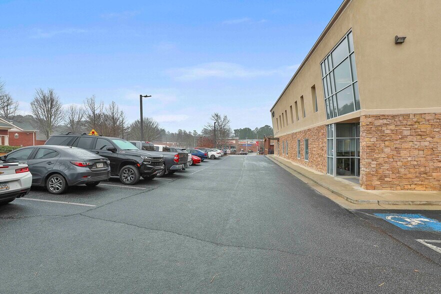 More Photos Of 1039 Sullivan Rd, Newnan Office For Lease