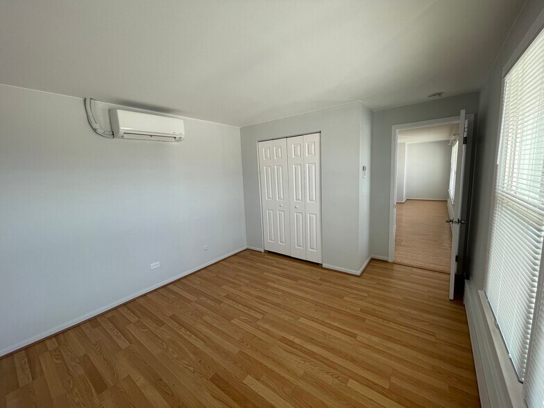 More Photos Of 215 N Waukegan Rd, Lake Bluff Convenience Store For Sale