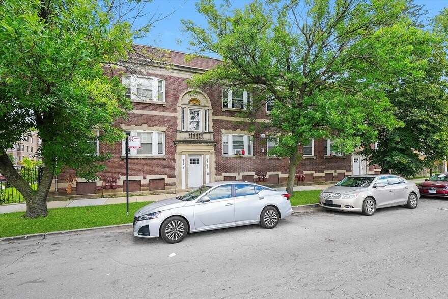 More Photos Of 2203 S Ridgeway Ave, Chicago Apartments For Sale