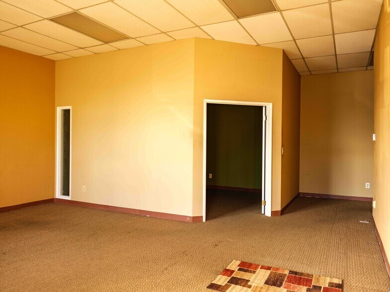 More Photos Of 4401-4409 E Los Coyotes Diagonal, Long Beach Unknown For Lease