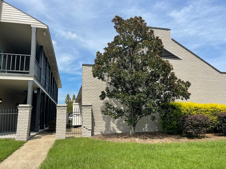 More Photos Of 11603 Newcastle Ave, Baton Rouge Office For Lease