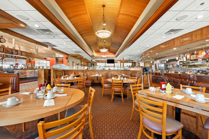 More Photos Of 980 W Lake St, Addison Restaurant For Sale