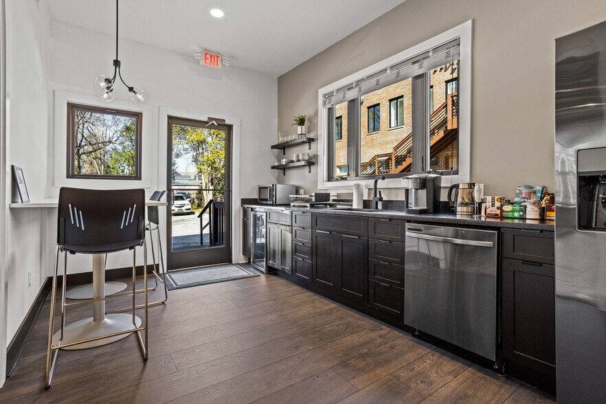 More Photos Of 204 Mills Ave, Greenville Office For Sale