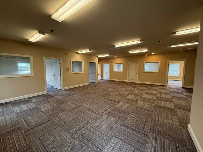More Photos Of 1995 Skibo Rd, Fayetteville Office For Lease