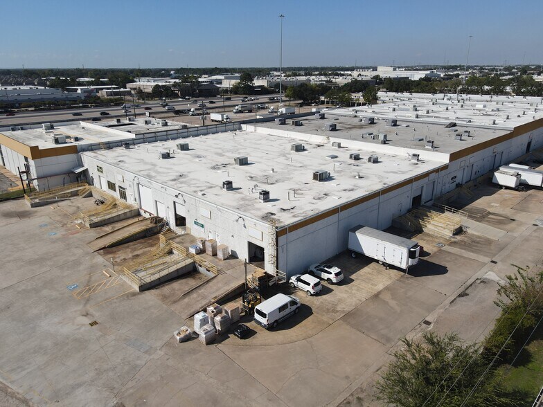More Photos Of 1530 W Sam Houston Pky N, Houston Warehouse For Lease