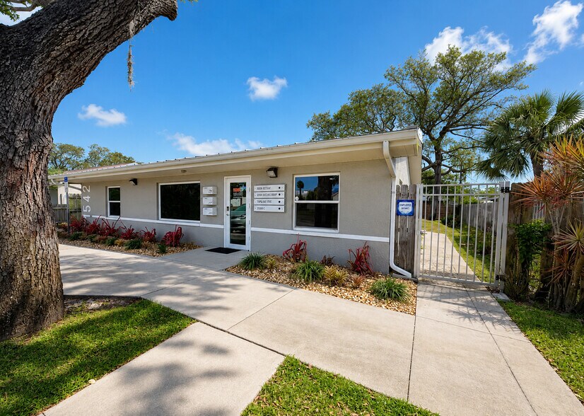 Primary Photo Of 1542 Guava Ave, Melbourne General Retail For Lease