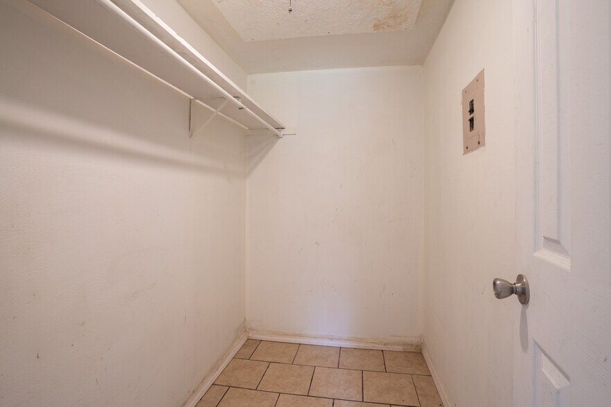 More Photos Of 1031 N Sumner St, Pampa Apartments For Sale