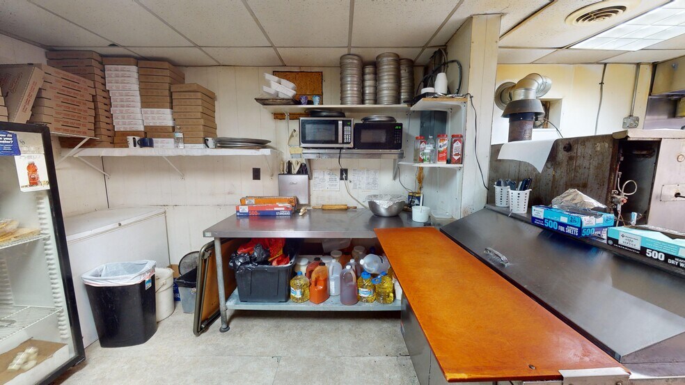 More Photos Of 2900 5th Ave, Altoona Restaurant For Sale