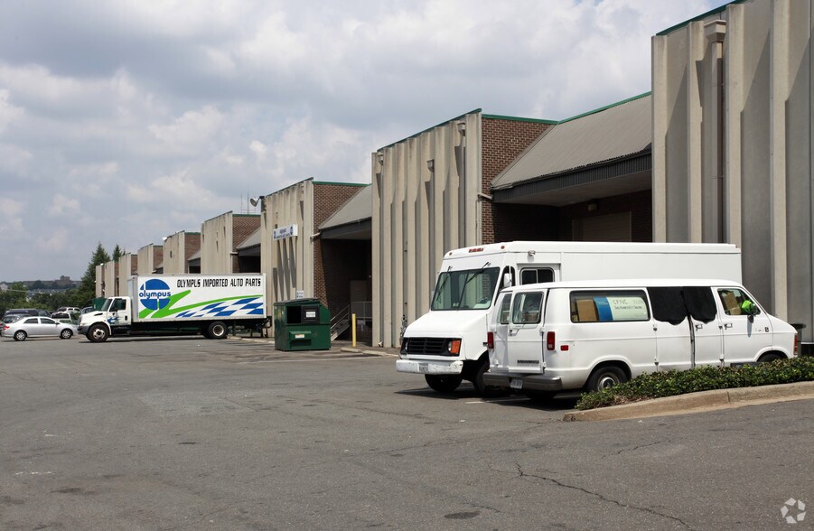 More Photos Of 5150-5184 Eisenhower Ave, Alexandria Distribution For Lease