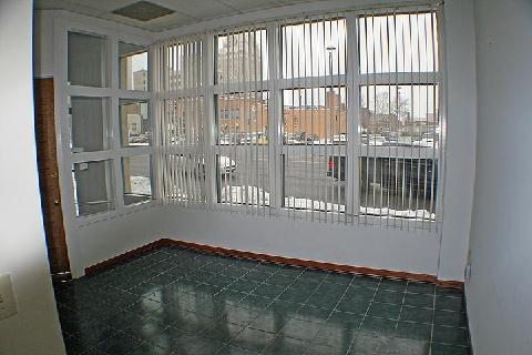 More Photos Of 16-20 W Huron St, Pontiac Office For Lease