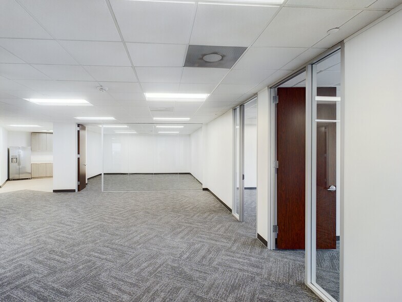 More Photos Of 1420 W Mockingbird Ln, Dallas Office For Lease
