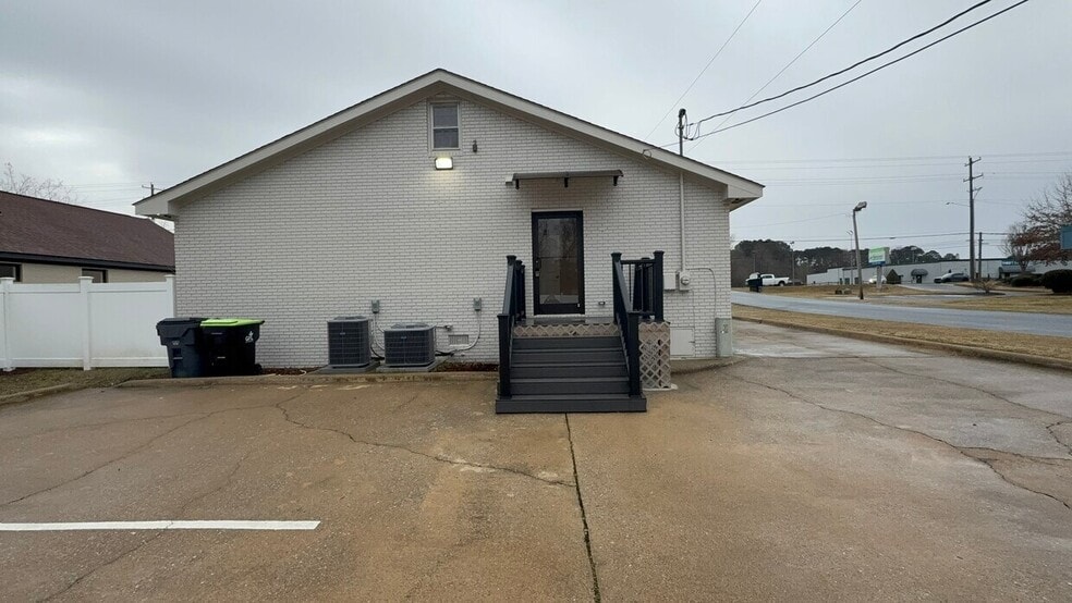 More Photos Of 925 N Brightleaf Blvd, Smithfield Freestanding For Sale