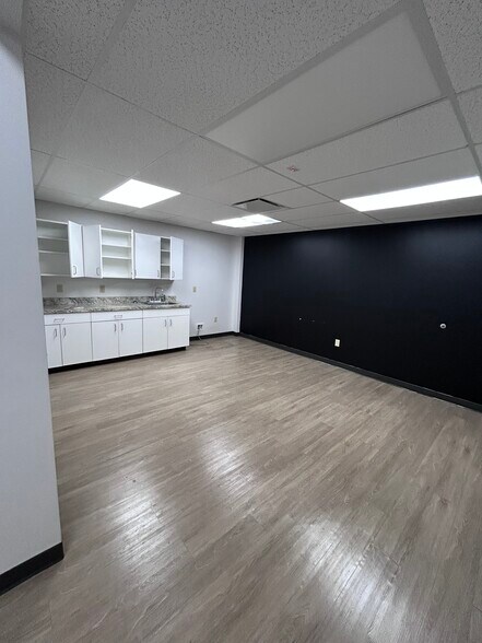 More Photos Of 1130 Broad River Rd, Columbia Showroom For Lease
