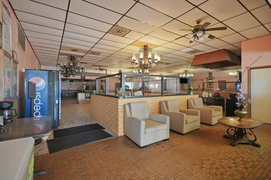 More Photos Of 815 S US Highway 281, Alice Hotel For Sale