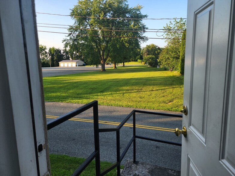 More Photos Of 5722 Kings Hwy, Zionsville Storefront Retail Residential For Sale