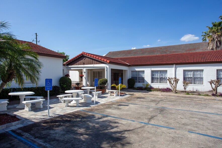 More Photos Of 746 Formosa Ave, Winter Park Religious Facility For Lease