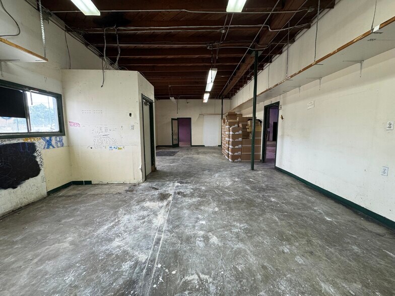 More Photos Of 4920 W Pico Blvd, Los Angeles Light Manufacturing For Lease