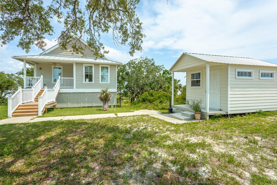 More Photos Of 127 Harbor Cir, Panacea Office Residential For Sale