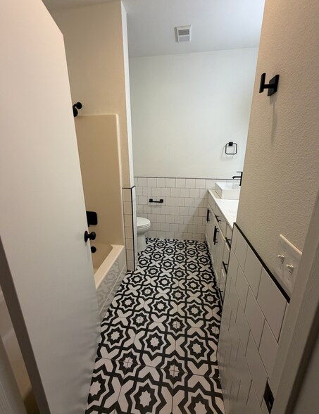 More Photos Of 6221 NE 82nd Ave, Portland Hotel For Sale