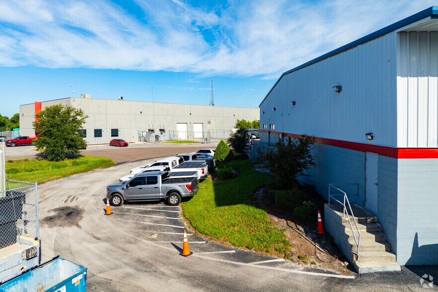 More Photos Of 2604 Tampa East Blvd, Tampa Warehouse For Lease