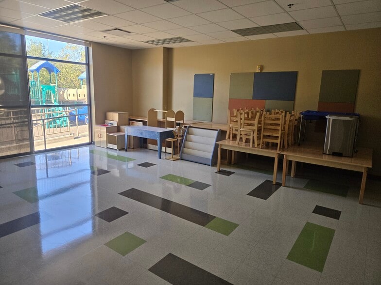 More Photos Of 10450 Hickman Mills Dr, Kansas City Daycare Center For Sale