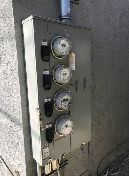 More Photos Of 208 N Coronado St, Los Angeles Apartments For Sale