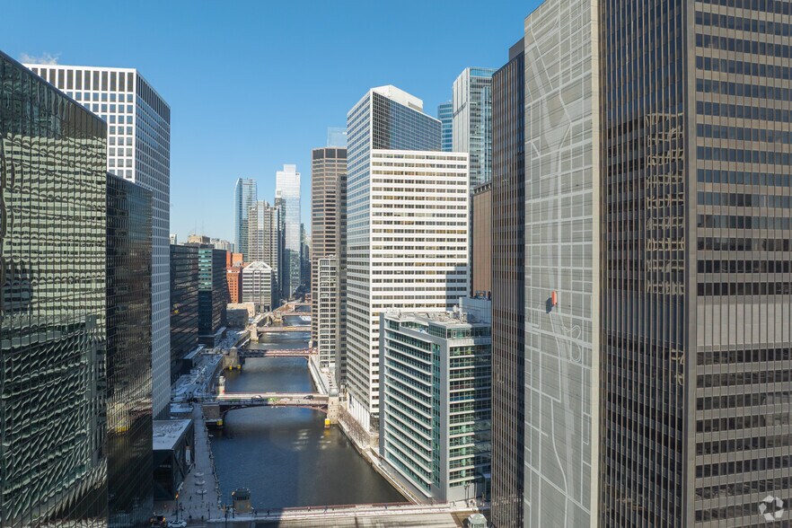 More Photos Of 200 S Wacker Dr, Chicago Coworking Space