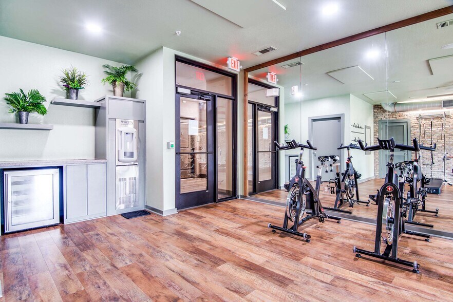 More Photos Of 12808 Queensbury Ln, Houston Apartments For Lease