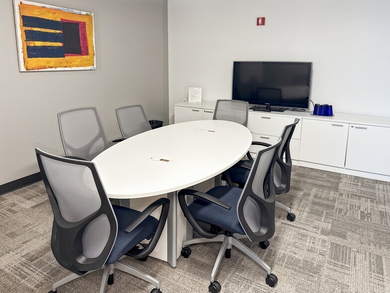 More Photos Of 11921 Freedom Dr, Reston Coworking Space