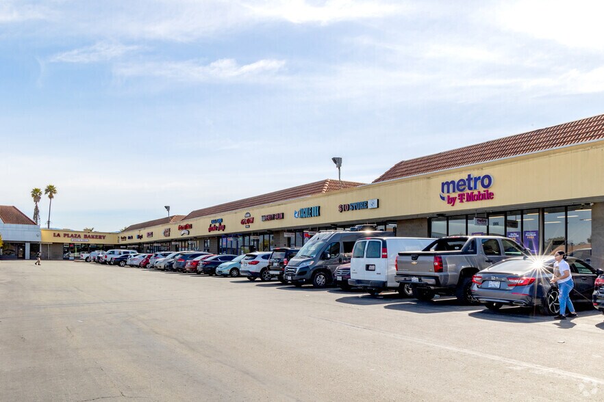 More Photos Of 1000-1050 N Davis Rd, Salinas General Retail For Sale