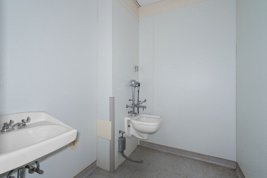 More Photos Of 4 Corwin Ct, Newburgh Medical For Sale