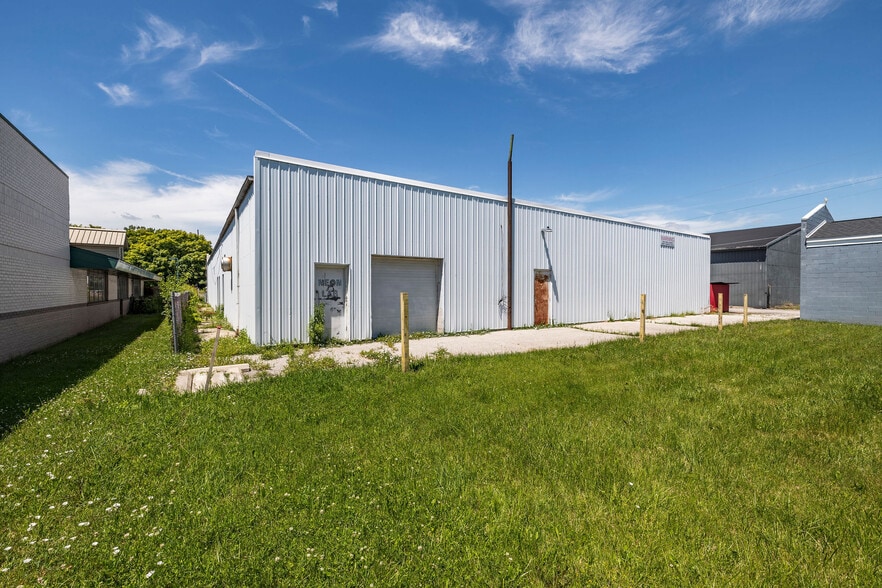 More Photos Of 3220 Bay Rd, Saginaw Storefront For Sale