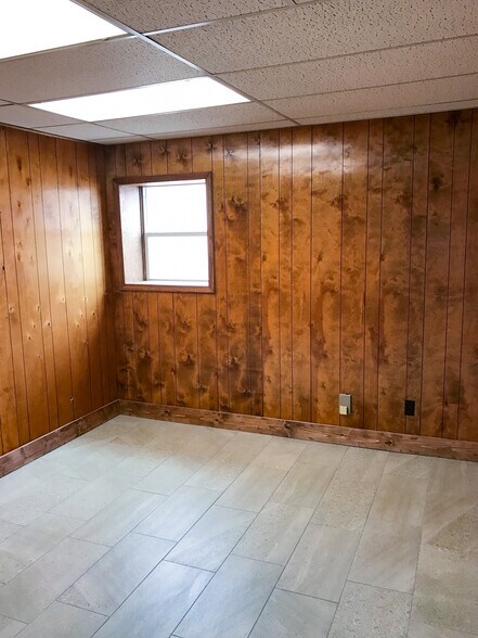 More Photos Of 10100 Liberator Ln, Midland Warehouse For Sale