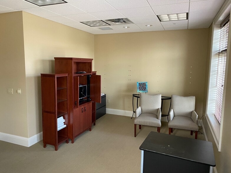 More Photos Of 150 Central Ave, Holland Office For Lease