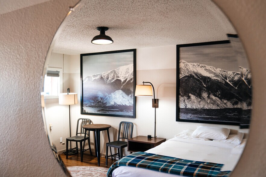 More Photos Of 525 W Rainbow Blvd, Salida Hotel For Sale