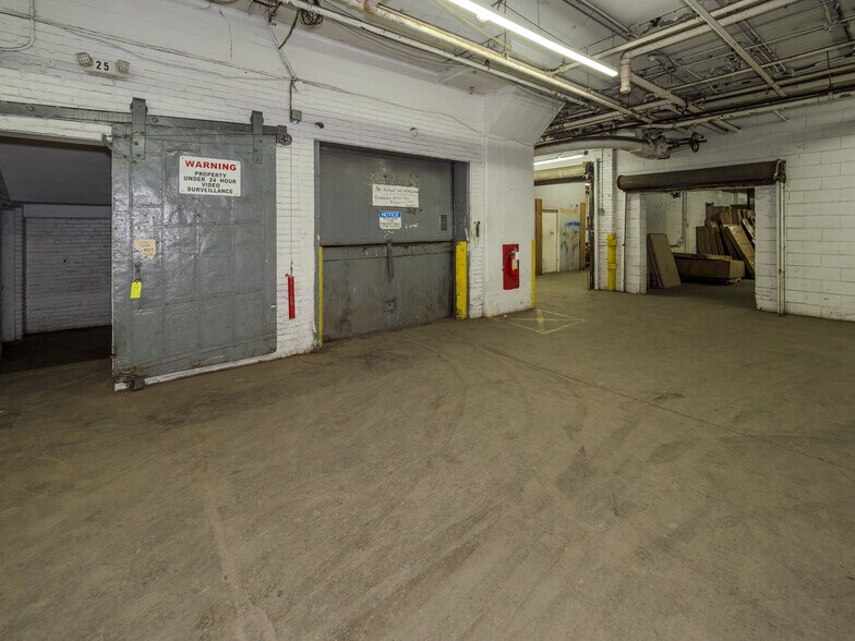 More Photos Of 39 Meade St, Trenton Distribution For Sale