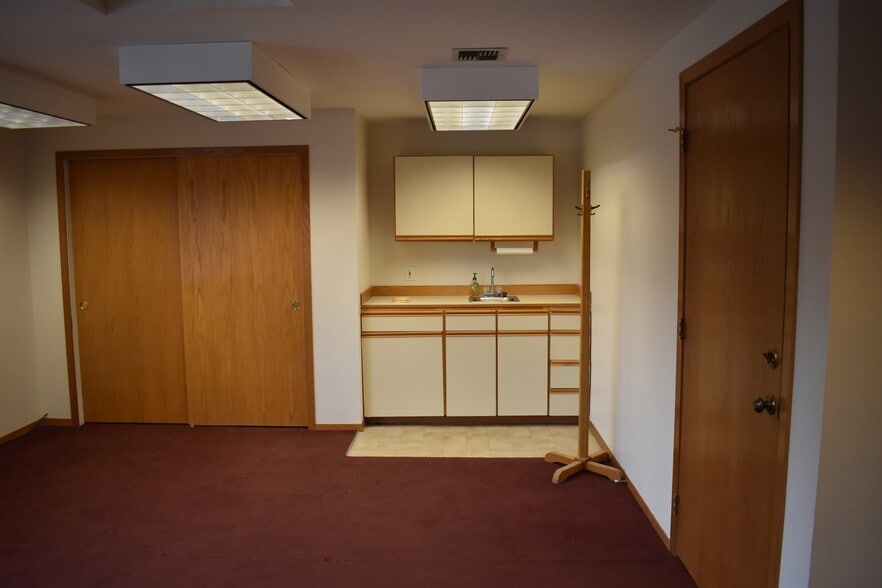 More Photos Of 6314 19th St W, Fircrest Office For Lease