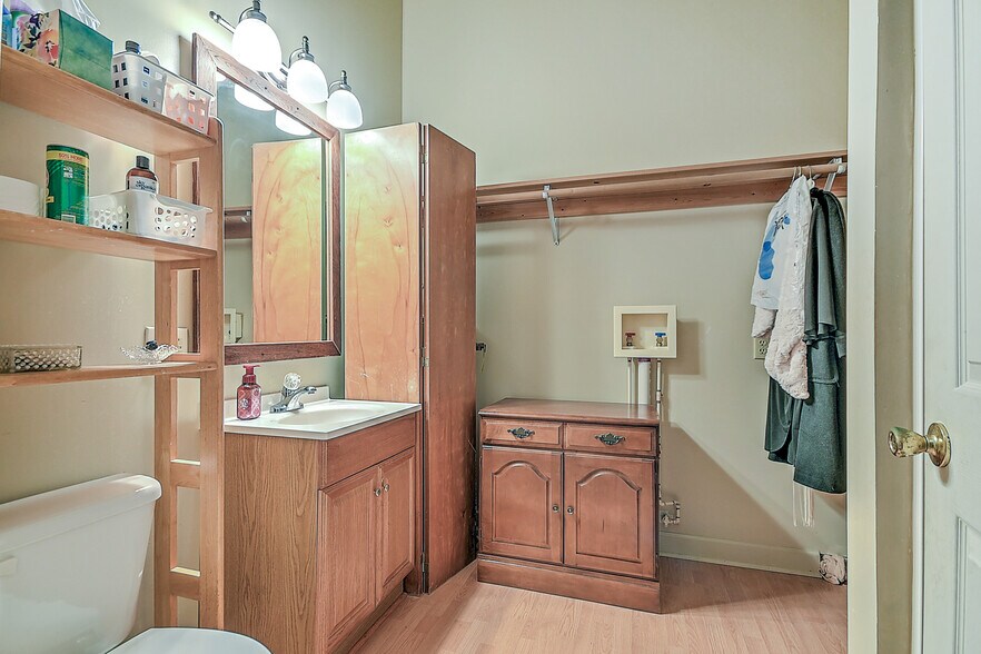 More Photos Of 19407 Bethel Rd, Abingdon Flex For Sale