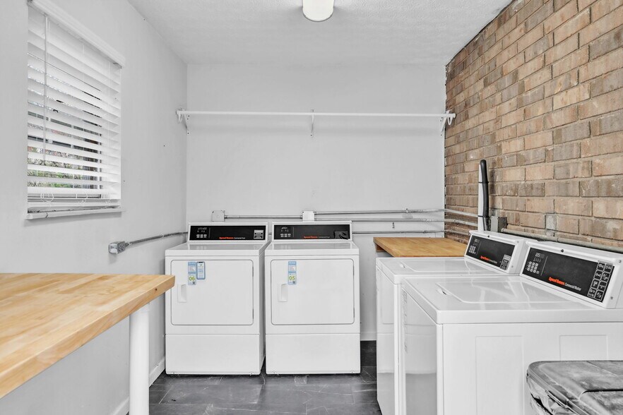 More Photos Of 211 Elyria Dr, Knoxville Apartments For Sale