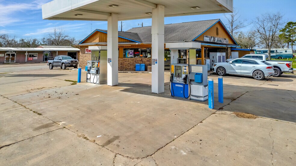 More Photos Of 1100 W US Highway 59 Feeder, Ganado Convenience Store For Sale