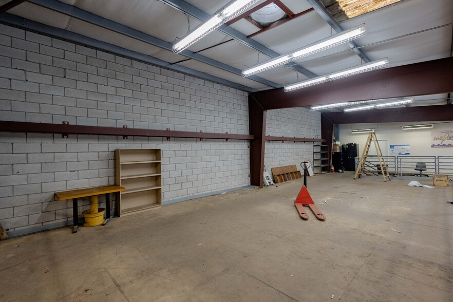 More Photos Of 99-1392 Koaha Pl, Honolulu Warehouse For Sale