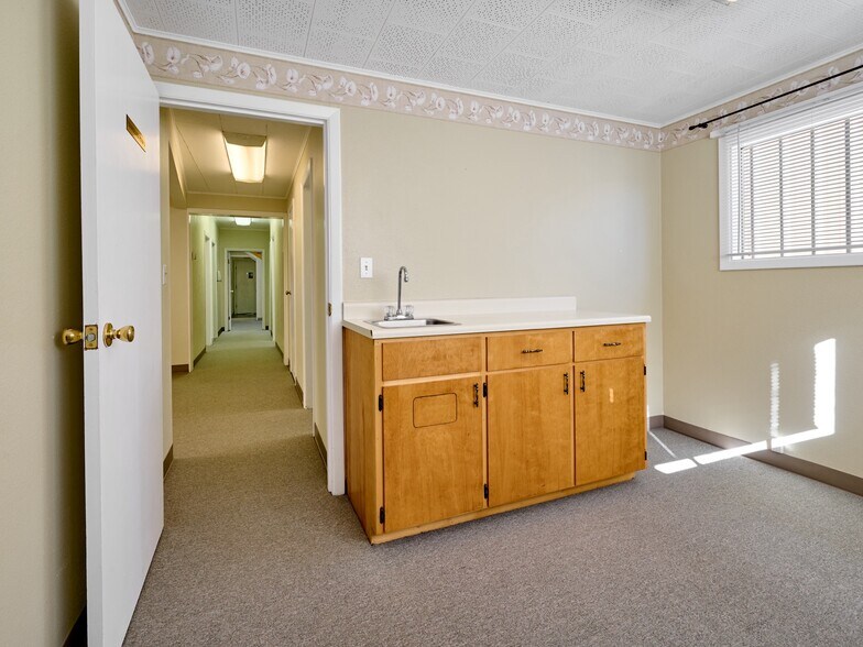 More Photos Of 122 Engle Ave, Molalla Office Residential For Sale