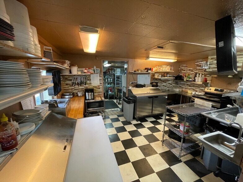 More Photos Of 1277 Bay St, Florence Storefront For Sale