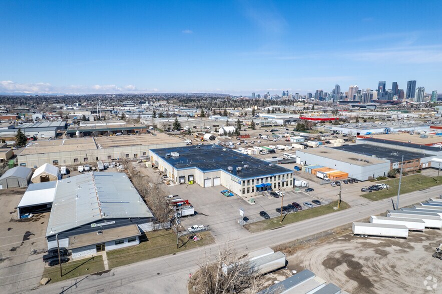 More Photos Of 4029 SE 11 St, Calgary Warehouse For Lease