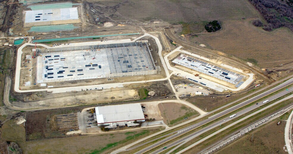 More Photos Of 2720 Logistics Dr, Midlothian Distribution For Lease