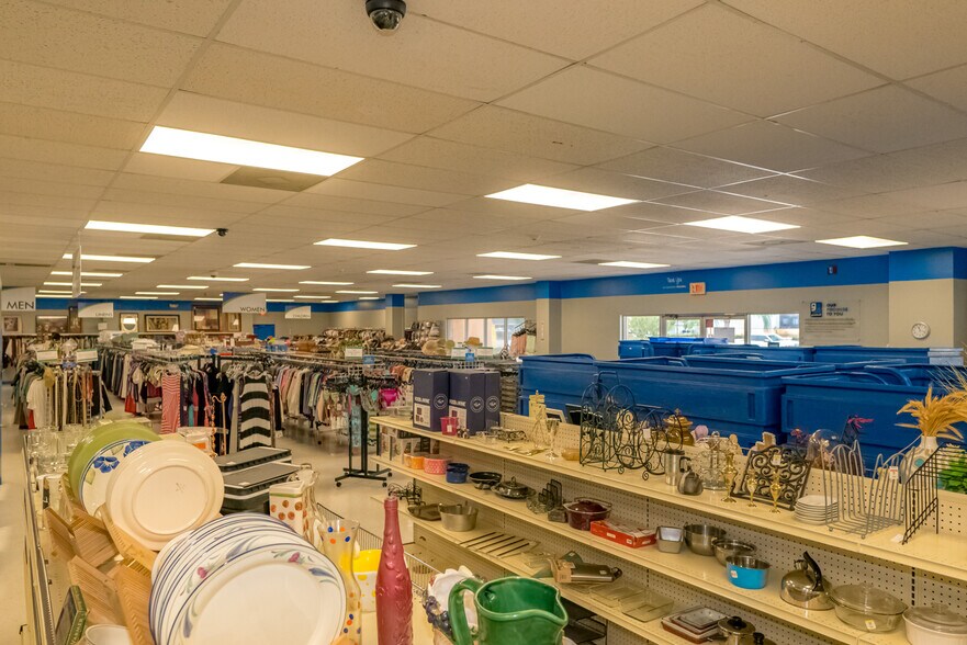 More Photos Of 1210 10th St E, Palmetto Freestanding For Lease